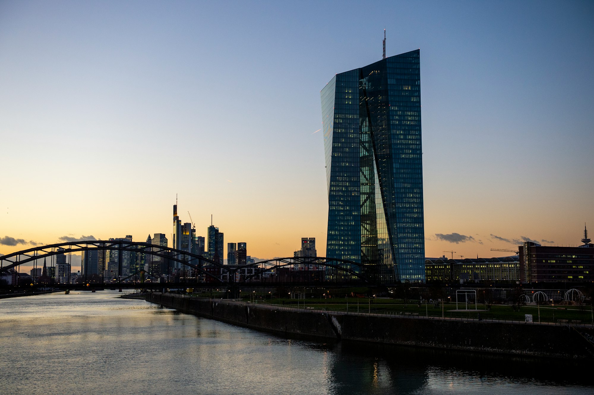 Dühében rászállt az Európai Központi Bank a bitcoinra